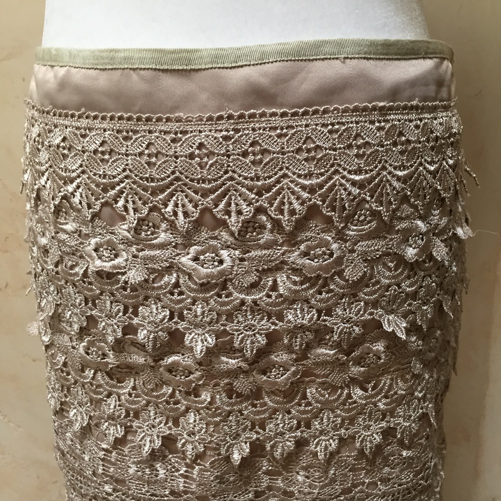 Sans Souci lace mini skirt in gold